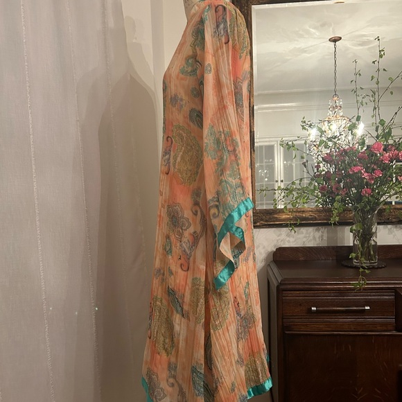 Luxurious caftan-dress with ribbon detail - Picture 6 of 7